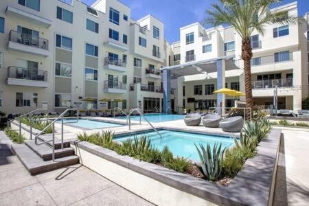 Paradise Cozysuites With Pool And Jacuzzi 11 Phoenix