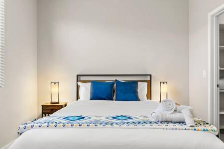 Paradise Cozysuites With Pool And Jacuzzi 11