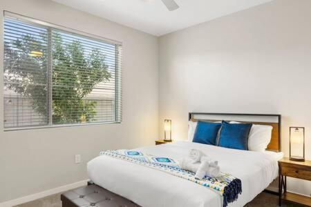 Paradise Cozysuites With Pool And Jacuzzi 11 Phoenix